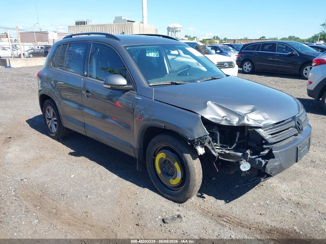 Salvage Volkswagen Tiguan Image