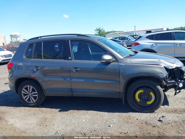Volkswagen Tiguan S