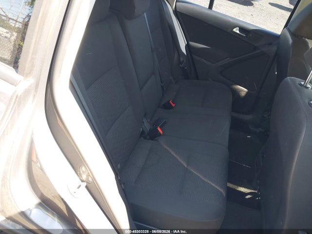 Volkswagen Tiguan S