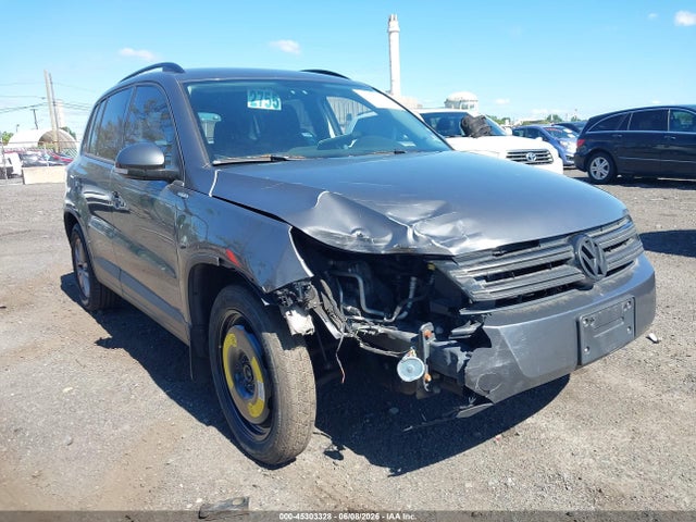 Volkswagen Tiguan S