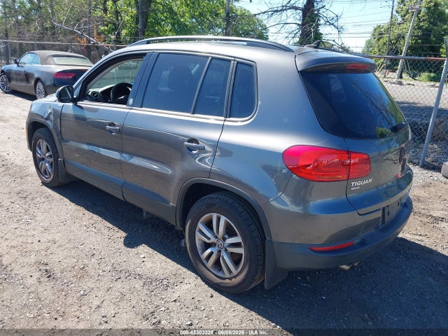 Volkswagen Tiguan S