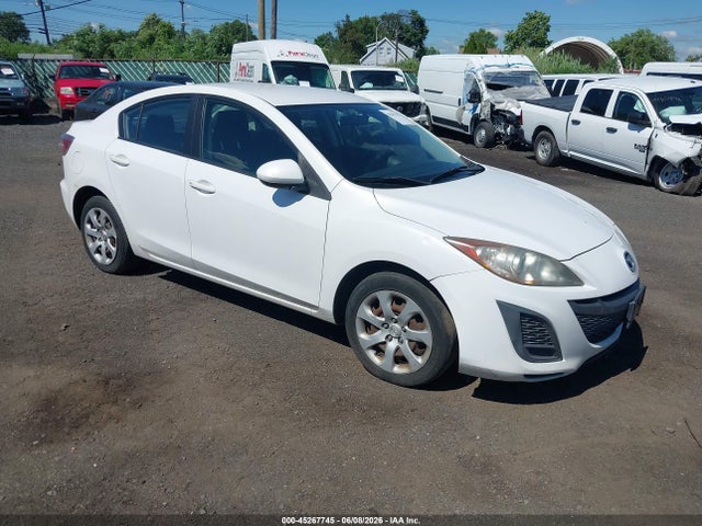 Salvage Mazda Mazda3 Image