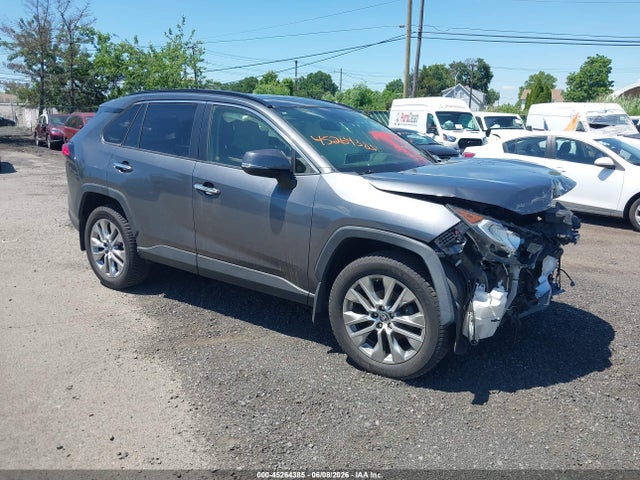 Salvage Toyota RAV4 Image