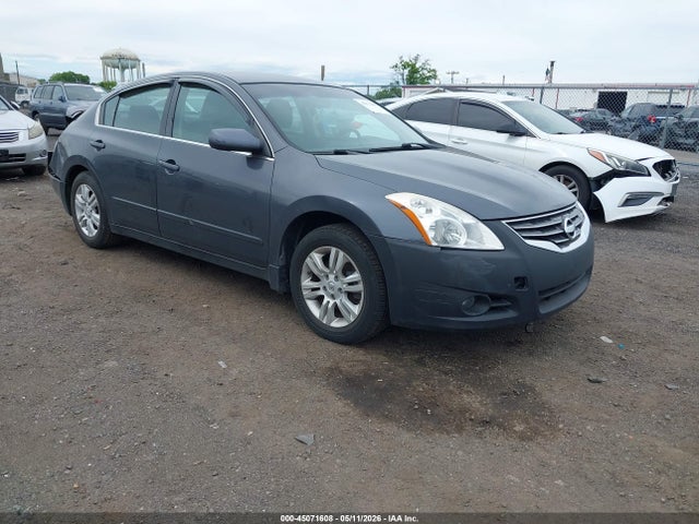 Salvage Nissan Altima Image