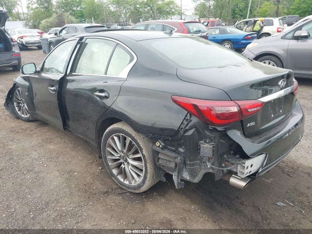 INFINITI Q50 Luxe Awd