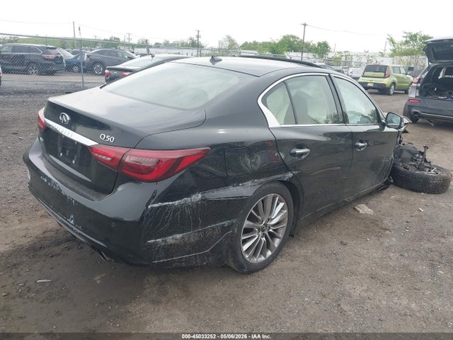 INFINITI Q50 Luxe Awd