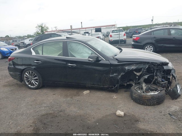 INFINITI Q50 Luxe Awd