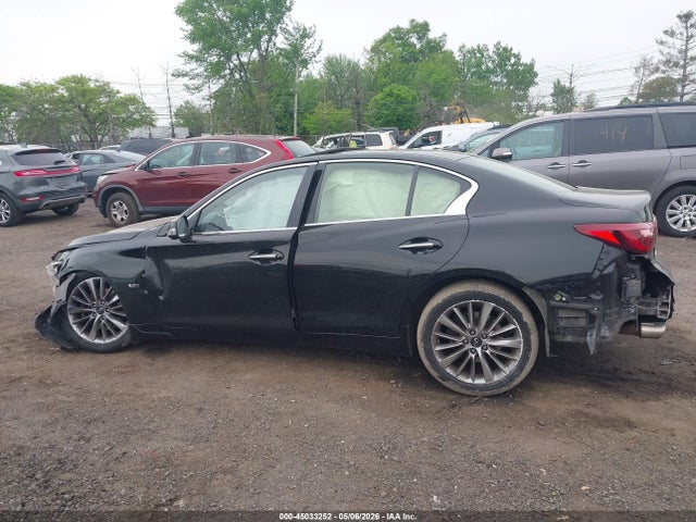 INFINITI Q50 Luxe Awd
