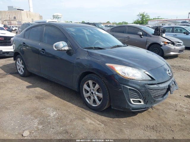 Salvage Mazda Mazda3 Image