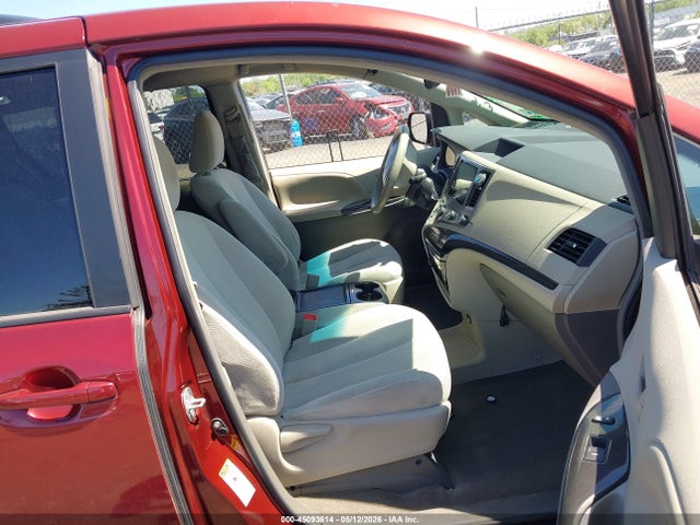 Toyota Sienna Le V6 8 Passenger