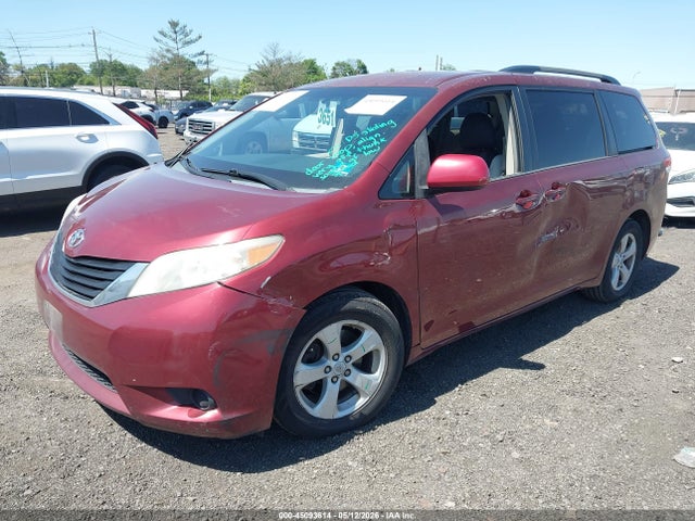 Toyota Sienna Le V6 8 Passenger
