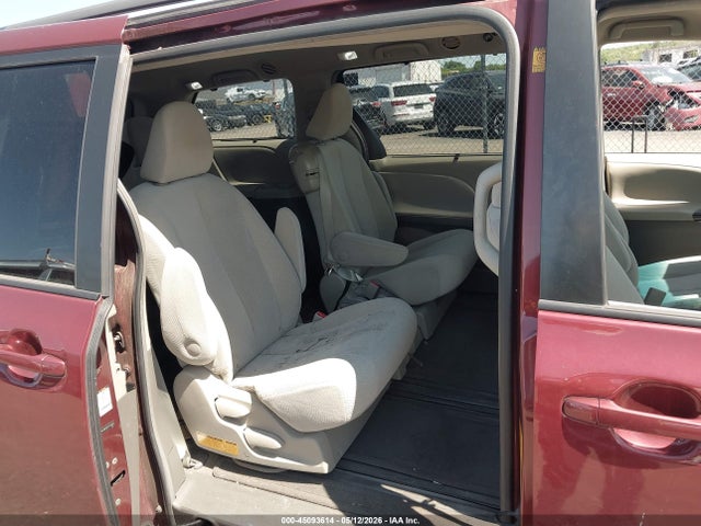 Toyota Sienna Le V6 8 Passenger