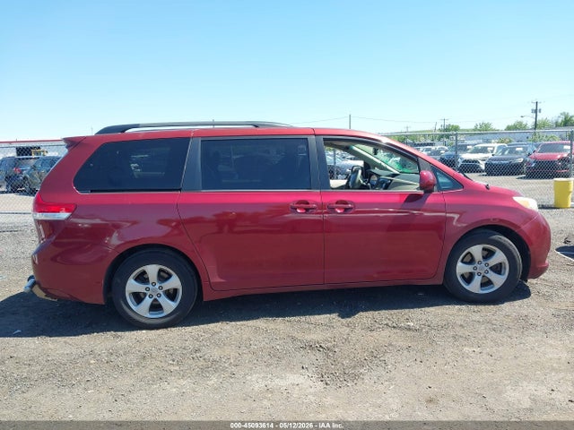 Toyota Sienna Le V6 8 Passenger