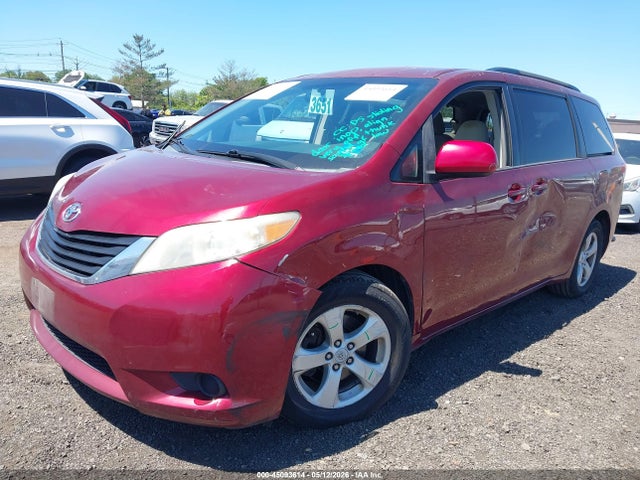 Toyota Sienna Le V6 8 Passenger