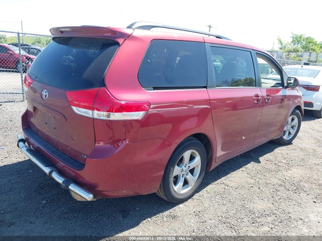 Toyota Sienna Le V6 8 Passenger