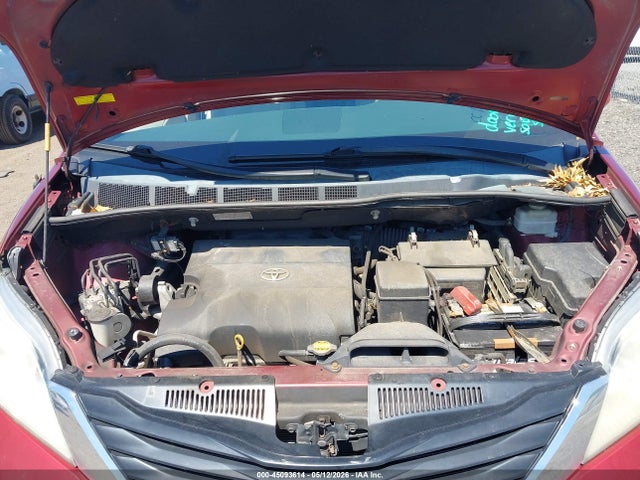 Toyota Sienna Le V6 8 Passenger