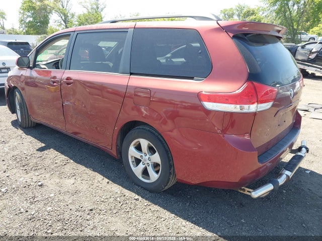 Toyota Sienna Le V6 8 Passenger