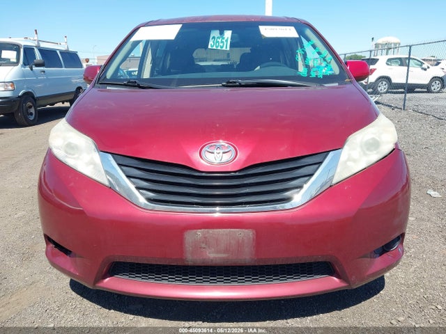 Toyota Sienna Le V6 8 Passenger