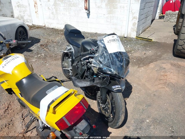 Salvage Honda Cbr600 Image