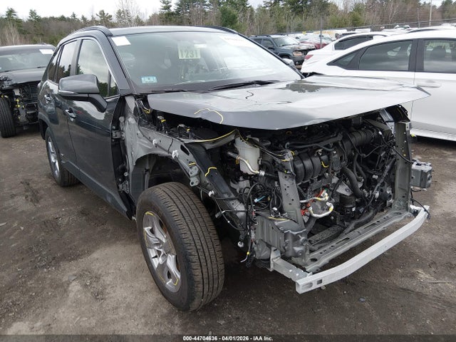 Salvage Toyota RAV4 Image