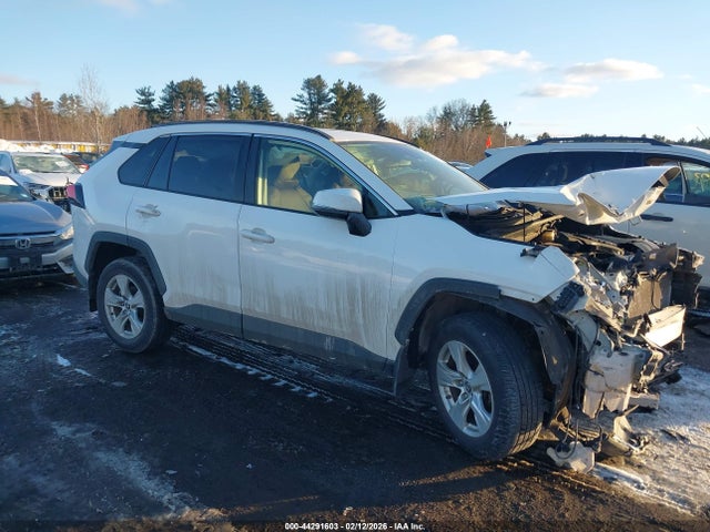 Salvage Toyota RAV4 Image