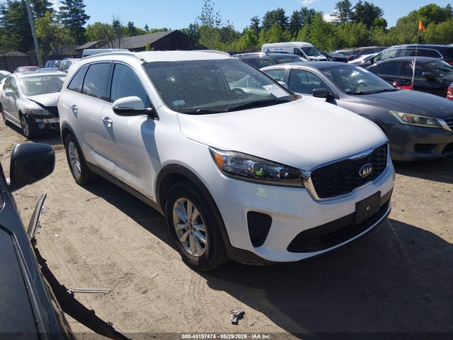 Salvage Kia Sorento Image