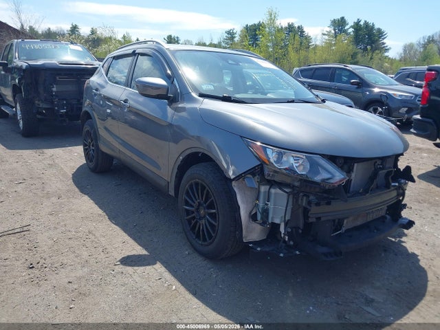 Salvage Nissan Rogue Image