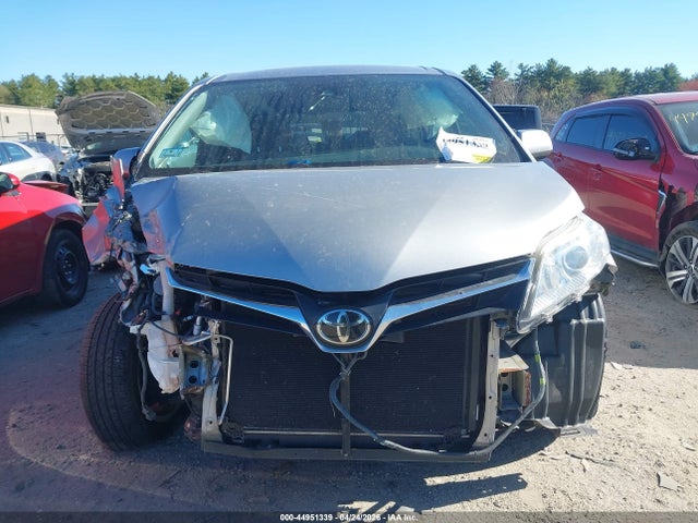 Toyota Sienna Le 8 Passenger