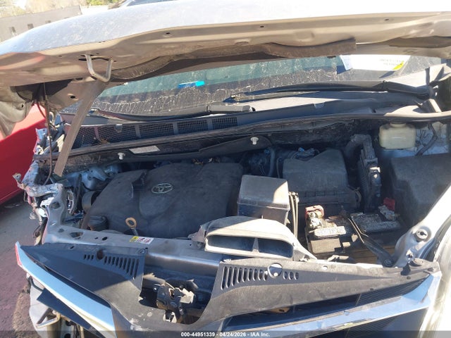 Toyota Sienna Le 8 Passenger