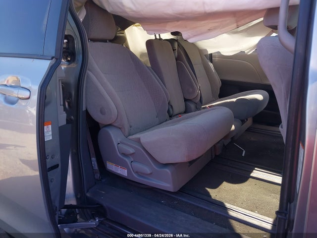 Toyota Sienna Le 8 Passenger