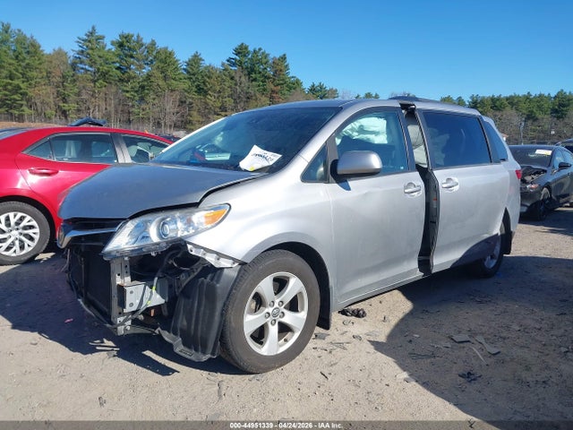 Toyota Sienna Le 8 Passenger