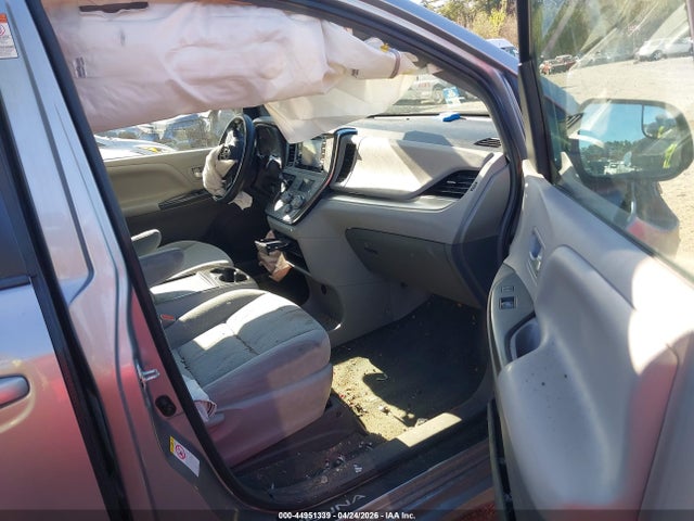 Toyota Sienna Le 8 Passenger