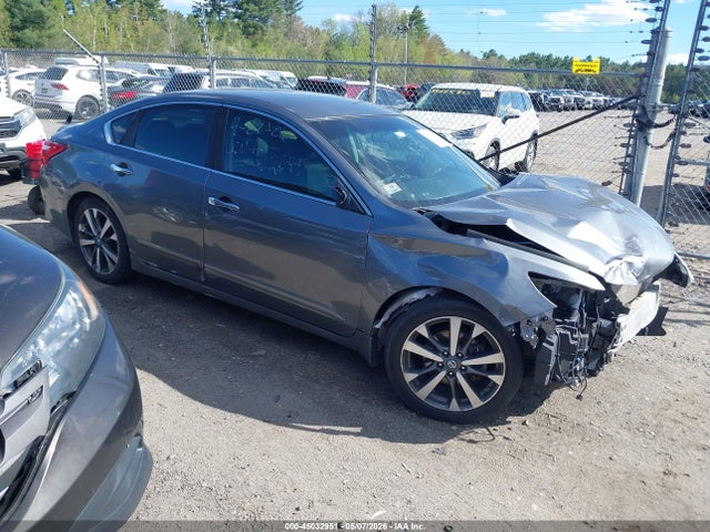 Salvage Nissan Altima Image