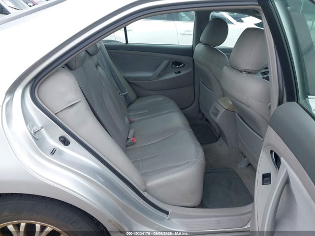 Toyota Camry Le V6