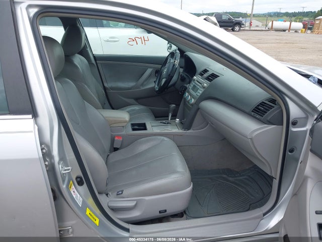 Toyota Camry Le V6