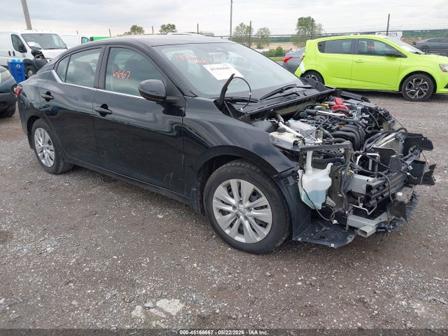Salvage Nissan Sentra Image