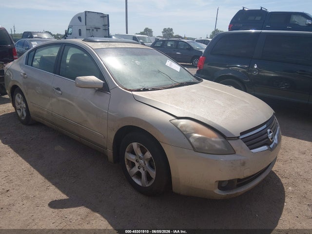 Salvage Nissan Altima Image