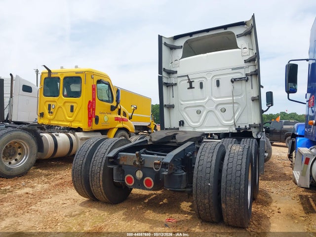 Freightliner Cascadia 113