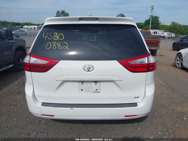Toyota Sienna Le 8 Passenger