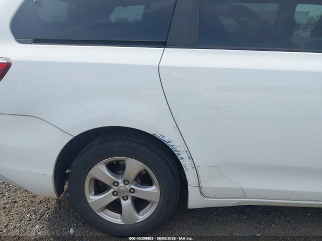 Toyota Sienna Le 8 Passenger