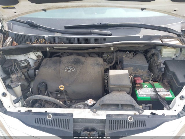 Toyota Sienna Le 8 Passenger