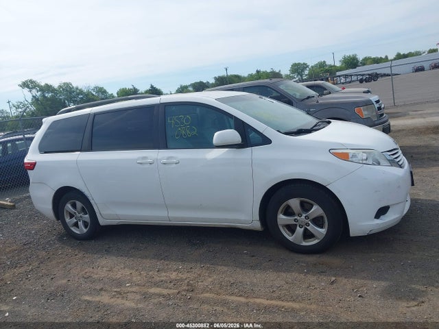 Toyota Sienna Le 8 Passenger