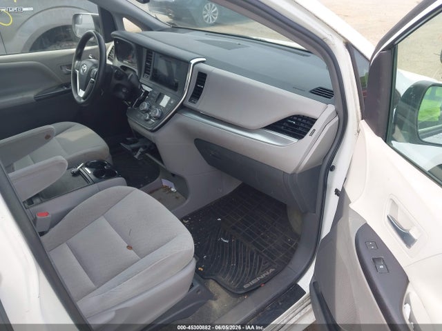 Toyota Sienna Le 8 Passenger