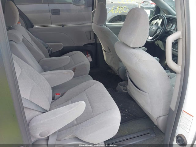 Toyota Sienna Le 8 Passenger