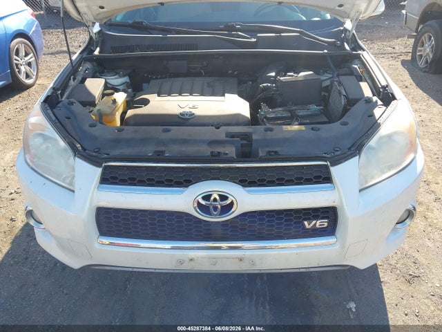 Toyota RAV4 Limited V6