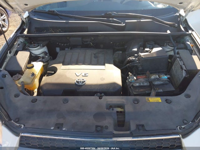 Toyota RAV4 Limited V6