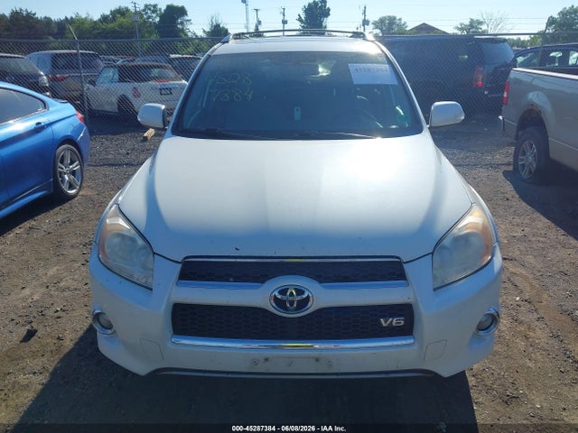 Toyota RAV4 Limited V6