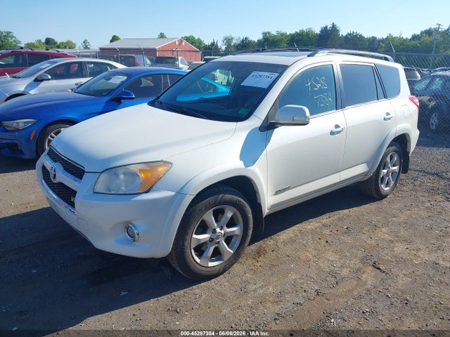 Toyota RAV4 Limited V6