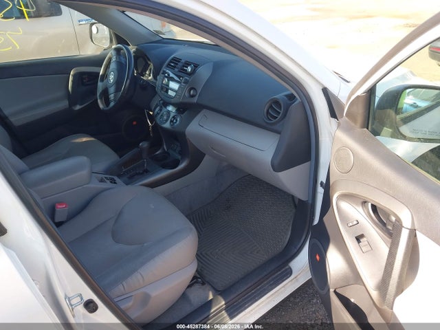 Toyota RAV4 Limited V6