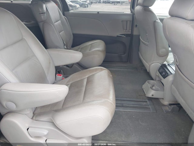 Toyota Sienna Xle Premium 8 Passenger